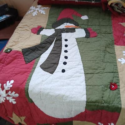Snowman-Themed Holiday Quilt Bedding & Linens Set