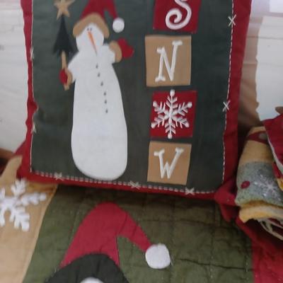 Snowman-Themed Holiday Quilt Bedding & Linens Set