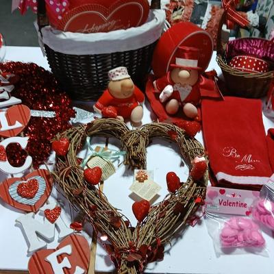 Lot of Valentine’s Day Décor & Gifts – Wreaths, Towels, Ziggy Plush, Crafts