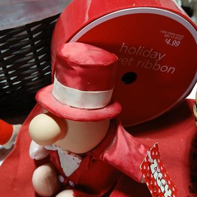 Lot of Valentine’s Day Décor & Gifts – Wreaths, Towels, Ziggy Plush, Crafts