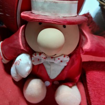 Lot of Valentine’s Day Décor & Gifts – Wreaths, Towels, Ziggy Plush, Crafts