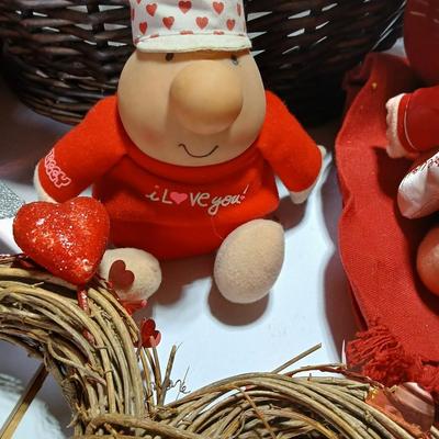 Lot of Valentine’s Day Décor & Gifts – Wreaths, Towels, Ziggy Plush, Crafts