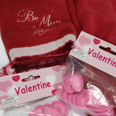 Lot of Valentine’s Day Décor & Gifts – Wreaths, Towels, Ziggy Plush, Crafts