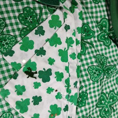 Large Lot of St. Patrick’s Day Décor – Towels, Hats, Shamrocks, Crafts