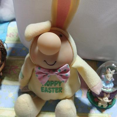 Large Easter Décor & Basket Lot – Plush, Eggs, Ornaments, rug, Fabric Décor all in a nice storage tote!