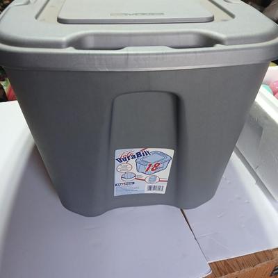 Large Easter Décor & Basket Lot – Plush, Eggs, Ornaments, rug, Fabric Décor all in a nice storage tote!