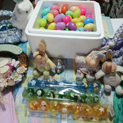Large Easter Décor & Basket Lot – Plush, Eggs, Ornaments, rug, Fabric Décor all in a nice storage tote!