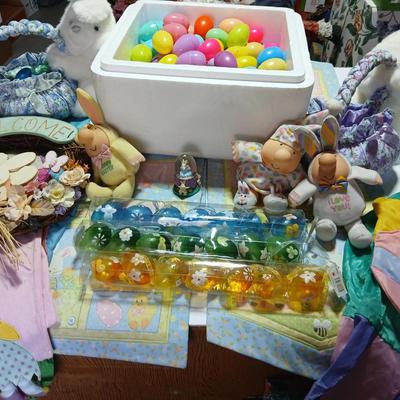 Large Easter Décor & Basket Lot – Plush, Eggs, Ornaments, rug, Fabric Décor all in a nice storage tote!