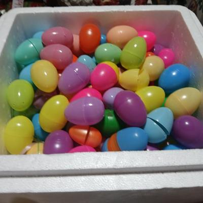 Large Easter Décor & Basket Lot – Plush, Eggs, Ornaments, rug, Fabric Décor all in a nice storage tote!