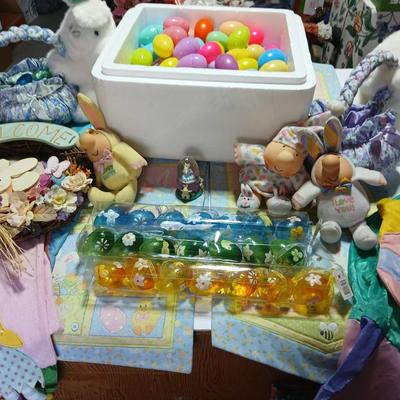 Large Easter Décor & Basket Lot – Plush, Eggs, Ornaments, rug, Fabric Décor all in a nice storage tote!