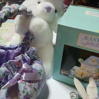Large Easter Décor & Basket Lot – Plush, Eggs, Ornaments, rug, Fabric Décor all in a nice storage tote!