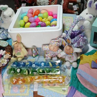 Large Easter Décor & Basket Lot – Plush, Eggs, Ornaments, rug, Fabric Décor all in a nice storage tote!