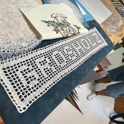 Lot 424 Assorted linens