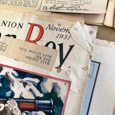 Lot 438 Vintage style items & magazines