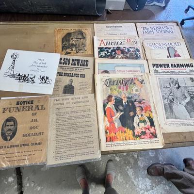 Lot 438 Vintage style items & magazines