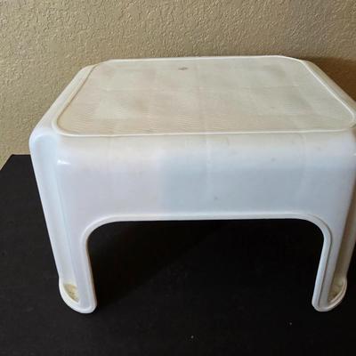 Bathroom Step Stools – White Plastic