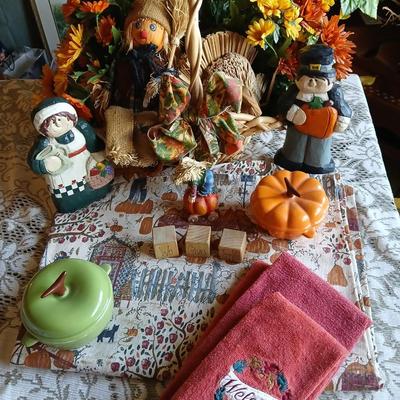 Fall & Thanksgiving Decor Lot – Figurines, Towels, Florals