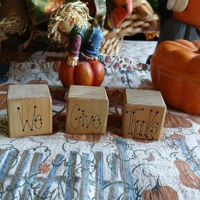 Fall & Thanksgiving Decor Lot – Figurines, Towels, Florals