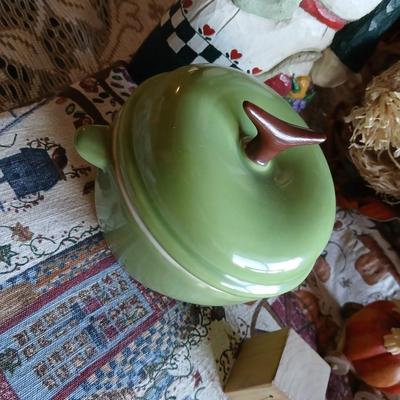 Fall & Thanksgiving Decor Lot – Figurines, Towels, Florals