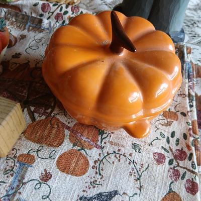 Fall & Thanksgiving Decor Lot – Figurines, Towels, Florals