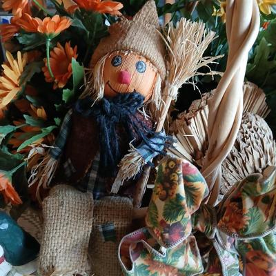Fall & Thanksgiving Decor Lot – Figurines, Towels, Florals