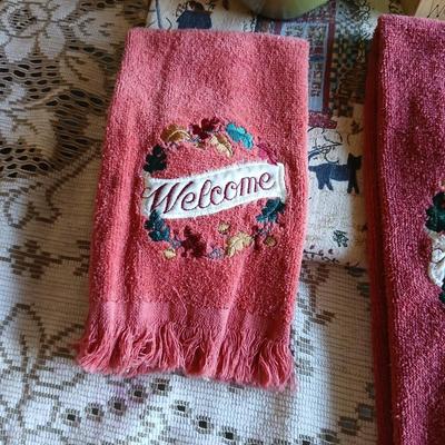 Fall & Thanksgiving Decor Lot – Figurines, Towels, Florals