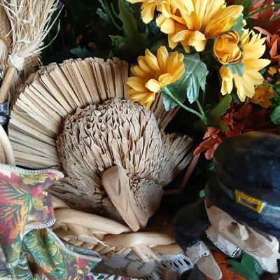 Fall & Thanksgiving Decor Lot – Figurines, Towels, Florals