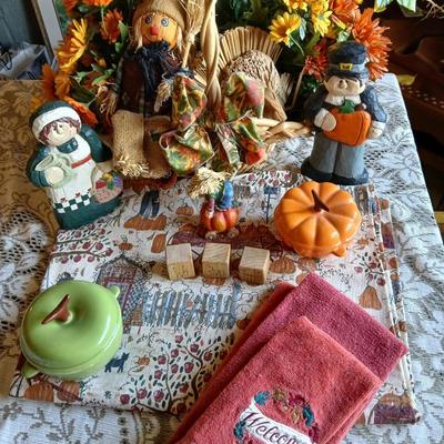 Fall & Thanksgiving Decor Lot – Figurines, Towels, Florals