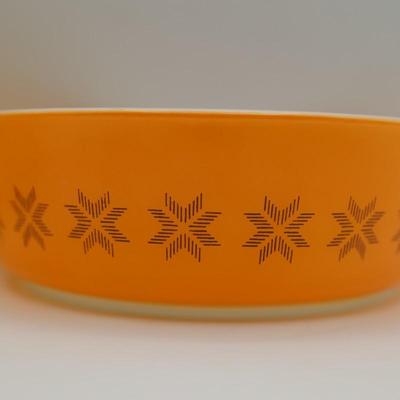 Vintage Pyrex Casserole Dishes with Lids