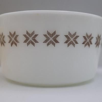 Vintage Pyrex Casserole Dishes with Lids