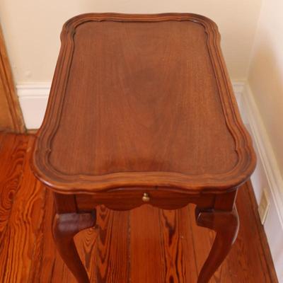 Queen Anne Stye Tea Table With Pull Out Candle Stands