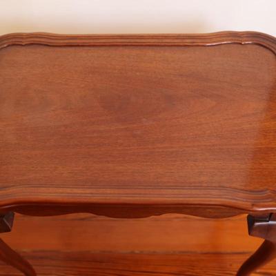 Queen Anne Stye Tea Table With Pull Out Candle Stands