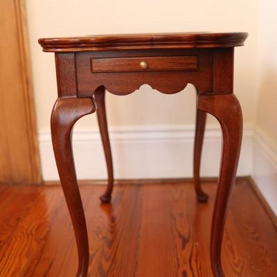 Queen Anne Stye Tea Table With Pull Out Candle Stands