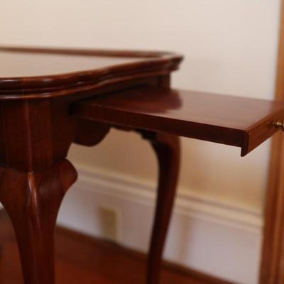Queen Anne Stye Tea Table With Pull Out Candle Stands