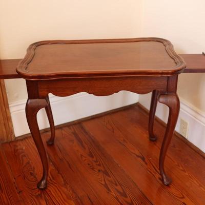 Queen Anne Stye Tea Table With Pull Out Candle Stands