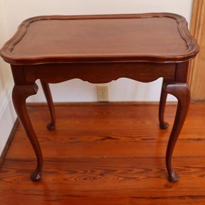 Queen Anne Stye Tea Table With Pull Out Candle Stands