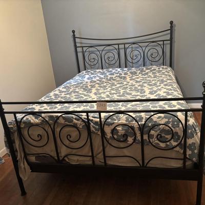 63” Wide Metal Bed-frame