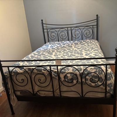 63” Wide Metal Bed-frame