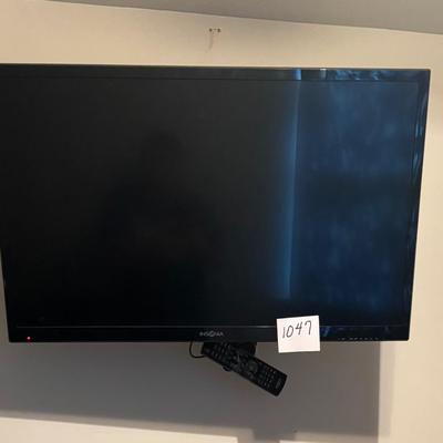 Insignia TV With Remote and Wall mount