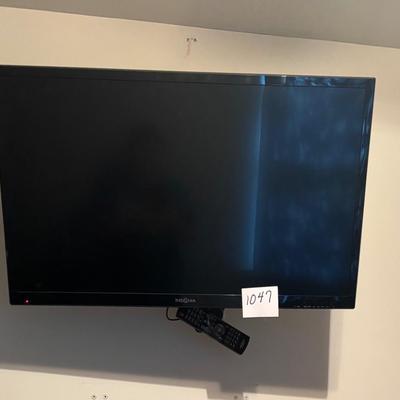 Insignia TV With Remote and Wall mount