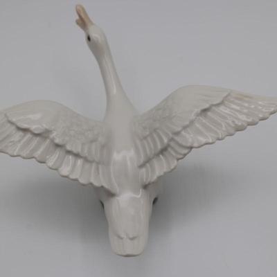 Lladro Taking Off Running Flying Goose Duck Porcelain Figurine