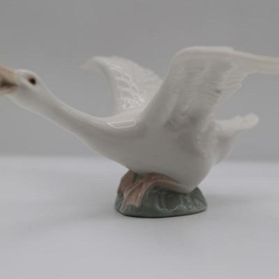 Lladro Taking Off Running Flying Goose Duck Porcelain Figurine