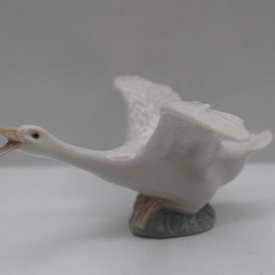 Lladro Taking Off Running Flying Goose Duck Porcelain Figurine