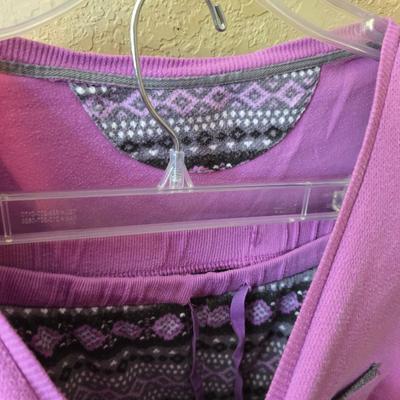 Women’s Pajama & Lounge Set – 4 Outfits (Sizes M–L, Holiday & Cozy Styles)
