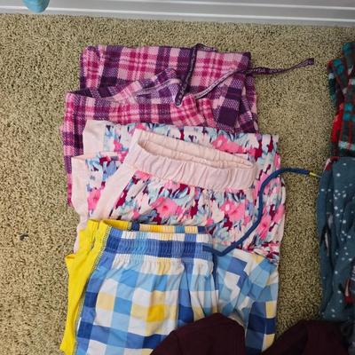 Women’s Pajama & Loungewear Lot – Assorted Styles & Sizes