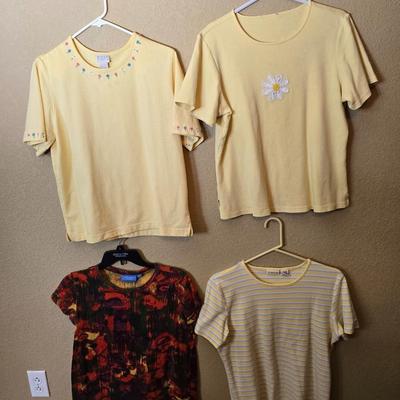 4 Women's Yellow & Patterned Short-Sleeve Tops – Size Medium