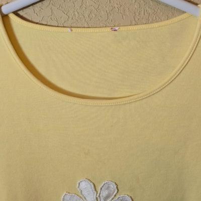 4 Women's Yellow & Patterned Short-Sleeve Tops – Size Medium