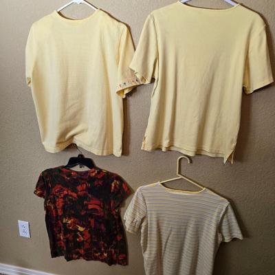 4 Women's Yellow & Patterned Short-Sleeve Tops – Size Medium