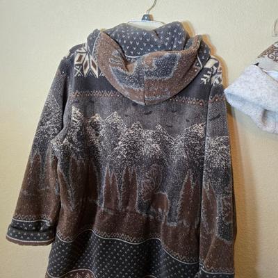 Pine Cone Designs Fleece Hoodie Jacket (L) + Nordic Hat & Glove Set