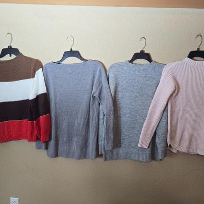 4-Piece Women’s Sweater Lot – Barefoot Dreams, Misslook, ELLE, So – Sizes S/XS